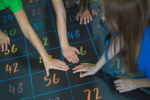 Gra-edukacyjna-dzieci-tabliczka-mnozenia-nauka-liczenia-Smart-Plac